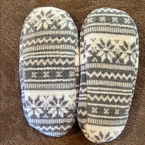 Cozy Gray and White Slippers - Picture 2 of 2